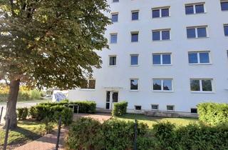 Wohnung mieten in Braunschweiger Bogen, 06126 Westliche Neustadt, Hübsche Zwei-Raum-Wohnung im Erdgeschoss mit Einbauküche und Terrasse