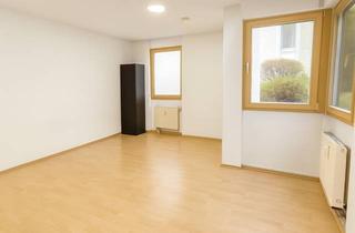 Wohnung kaufen in Hangweg 11, 72574 Bad Urach, Charmante Erdgeschosswohnung mit sehr guter Mietrendite - Ideal für Kapitalanleger und Singles