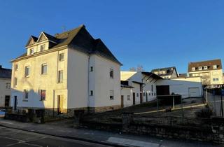 Doppelhaushälfte kaufen in 54634 Bitburg, Doppelhaushälfte mit großer Scheune und Stallung in sehr guter Innenstadtlage von Bitburg