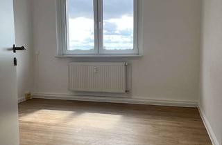 Wohnung mieten in Straße Der Freundschaft 11, 17091 Rosenow, Erstbezug - frisch modernisierte Vierzimmerwohnung in Rosenow