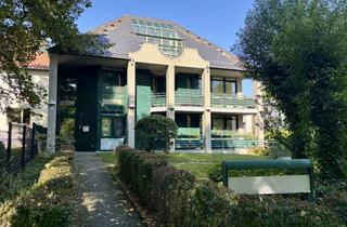 Wohnung mieten in Alt-Britz 88, 12359 Britz, Top-Studiowohnung in Dachmaisonette am Schloß Britz