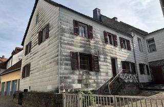 Mehrfamilienhaus kaufen in Kirchgasse, 67742 Lauterecken, Mehrfamilienhaus mit Potenzial in zentraler Lage - 180m², 11 Zimmer