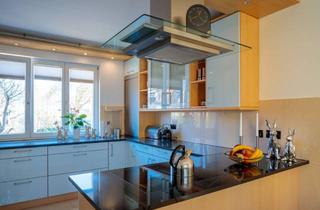 Villa kaufen in 12305 Lichtenrade, Kleine Villa / 3 Parteien Wohnhaus - 2 autarke Grundstücke - beheizter Pool