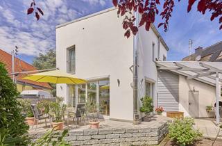 Haus kaufen in 69190 Walldorf, Außergewöhnliches Anwesen mit Traumgarten und architektonisch ausgefallenem Anbau in Walldorf