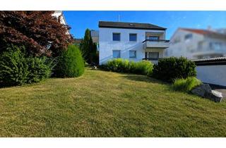 Haus kaufen in 71229 Leonberg, Viel Platz, viel Möglichkeiten: 3-Familienhaus, Garten, 3 Balkone + 2 Garagen in Leonberg-Höfingen