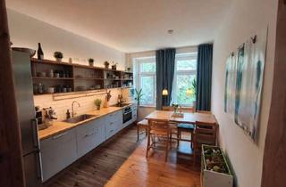 Wohnung kaufen in 04177 Altlindenau, Stilvolle 2-Zimmer-Altbauwohnung mit Stuck, Echtholzdielen und großem Gemeinschaftsgarten