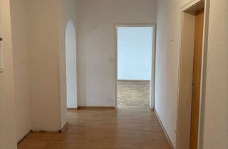 Wohnung kaufen in 69181 Leimen, Familienfreundliche 4-ZKBB-Wohnung mit Balkon, Gartennutzung und eigenem Stellplatz