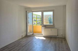 Wohnung mieten in Heinrich-Zille-Straße 29B, 39576 Stendal, Renovierte, großzügige 2 -Raumwohnung mit Wanne und Balkon!
