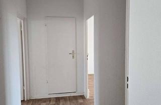 Wohnung mieten in Carl-Spitzweg-Straße 18, 39576 Stendal, Günstiger geht es nicht... renovierte 3 -Raumwohnung + Wanne + Balkon!