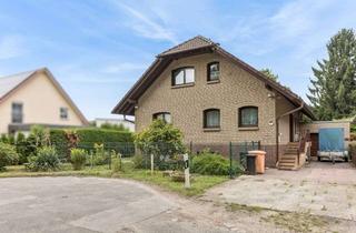 Haus kaufen in 13581 Staaken, Schönes Ein- bis Zweifamilienhaus von Weber mit Sauna, Garage und Vollkeller