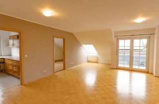 Wohnung kaufen in 42499 Hückeswagen, Lichtdurchflutete 3-Zimmer-Eigentumswohnung mit Stellplatz in ruhiger Wohnlage von Hückeswagen