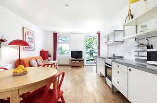 Wohnung kaufen in Lychener Straße, 10437 Prenzlauer Berg, Lychener Straße, Helmholtzkiez: 1,5 Zimmer Altbauwohnung mit großem Ost-Balkon
