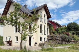 Haus kaufen in 53545 Linz, Freistehendes Architektenhaus mit Einliegerwohnung und naturnahem Garten in Linz-Roniger Hof
