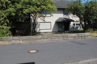 Haus kaufen in 36272 Niederaula, Niederaula - Zwei-Familienhaus mit Nebengebäuden und großzügigem Grundstück