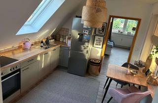Wohnung mieten in Sudetendeutsche Straße 94, 90537 Feucht, Geschmackvolle 1-Raum-DG-Wohnung mit Loggia und TG Stellplatz in Feucht