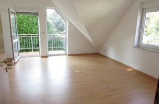Wohnung mieten in Obergasse, 67685 Weilerbach, Stilvolle 2-Raum-Dachgeschosswohnung mit Balkon und EBK in Weilerbach