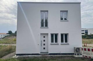 Haus mieten in Zum Königsgraben 19, 15806 Zossen, Erstbezug: Effizienzhaus A+ (QNG) mit eigener Solaranlage, Stromspeicher und Wallbox in Zossen