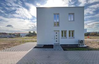 Haus mieten in Zum Königsgraben 19, 15806 Zossen, Erstbezug: Effizienzhaus A+ (QNG) mit eigener Solaranlage, Stromspeicher und Wallbox in Zossen
