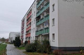Wohnung mieten in Ziolkowskistraße 65, 19063 Schwerin, Schöne 4-Raum Wohnung mit Balkon ab September 2026 zu vermieten.