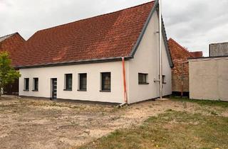 Haus kaufen in 29410 Salzwedel, Salzwedel - Schöner Hof mit kernsaniertem Wohnhaus und großer Scheune