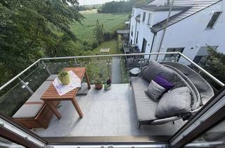 Wohnung kaufen in 85570 Markt Schwaben, Helle Dachgeschosswohnung mit Panorama-Glasbalkon und Blick ins Grüne