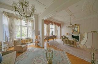 Wohnung kaufen in Giesebrechtstraße, 10629 Charlottenburg, Vom Schönen das Schönste! bezugsfreie 198 qm mit Blick auf den Platz in der Giesebrechtstraße