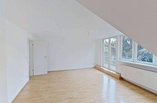 Wohnung mieten in Baackesweg 60, 47804 Kempener Feld/Baakeshof, Frisch modernisiert: Große 3-Zimmer-Dachgeschosswohnung mit BALKON