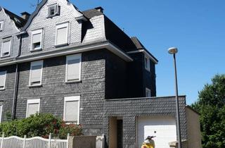 Mehrfamilienhaus kaufen in 42349 Cronenberg, Mehrfamilienhaus mit 3 Wohneinheiten und einem Büro im Souterrain im Paketverkauf – Kapitalanlage