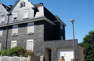 Mehrfamilienhaus kaufen in 42349 Cronenberg, Mehrfamilienhaus mit 3 Wohneinheiten und einem Büro im Souterrain im Paketverkauf – Kapitalanlage