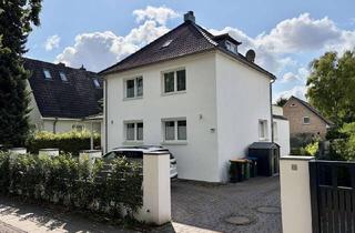 Haus kaufen in Volksdorfer Weg 172, 22393 Sasel, Saniertes EFH in Sasel - Garten, viel Platz, Wald-Nähe