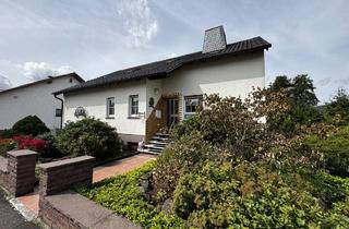 Einfamilienhaus kaufen in 34369 Hofgeismar, Freistehendes Einfamilienhaus mit liebevoll angelegtem Gartenbereich und zwei Garagen in Hofgeismar!