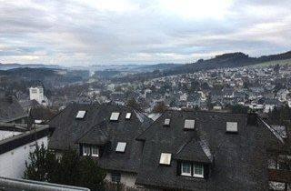 Haus kaufen in 57392 Schmallenberg, Schmallenberg - Charmante 3-Zimmer-Wohnung mit Ausblick, 2 Stellplätzen