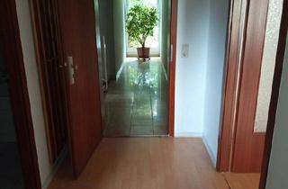 Wohnung kaufen in 73035 Göppingen, Göppingen - Schöne 1,5 Zi Wohnung Balkon EBK Abstellraum, TG, Hausm. Keller