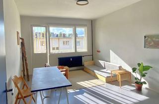 Wohnung kaufen in Wilsnacker Straße 19, 10559 Tiergarten, Sonnige oberste Etage mit Aufzug: Midcentury saniert, Westbalkon, zentral und grün