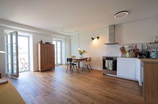 Wohnung kaufen in 83278 Traunstein, Sanierte Altbauwohnung nahe des Stadtplatzes Traunsteins - 64 m² , 2-Zimmer, Aufzug
