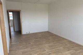 Wohnung mieten in Schladebacher Straße, 06231 Bad Dürrenberg, 2-Zimmer-Wohnung im letzten Obergeschoss mit Weitblick auf dem Balkon!