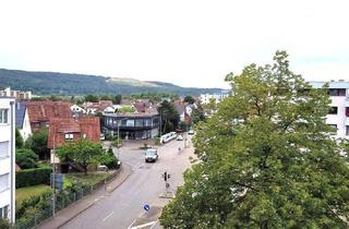 Wohnung mieten in Hindenburgstraße 68, 71229 Leonberg, Komplett neu sanierte 4 Zimmer-Wohnung mit zwei Balkonen und Einbauküche in Leonberg