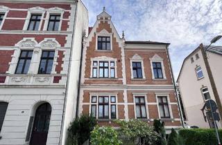 Haus kaufen in Graf-Adolf-Straße 22, 44866 Wattenscheid, Historische Fassade, modernes Wohnen: 3-Familienhaus mit freier Maisonette und Dachterrasse