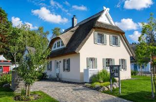 Haus kaufen in Am Dünenwald 35, 18551 Glowe, Zwischen Dünenwald und Ostsee – exklusives Ferienhaus unter Reet