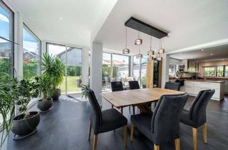 Haus kaufen in 61267 Neu-Anspach, In beliebter Wohnlage: Raumwunder für die Familie mit großem Wintergarten, EBK, Sauna u.v.m.