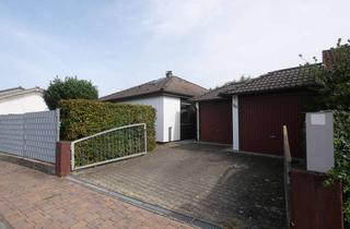 Einfamilienhaus kaufen in 74360 Ilsfeld, Freistehendes Einfamilienhaus mit großem Garten, Garagen und Ausbaupotential