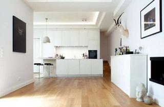 Wohnung kaufen in Linienstraße 142, 10115 Mitte, Luxuriöses Townhouse im Hinterhaus mit privatem Garten & EBK (provisionsfrei)
