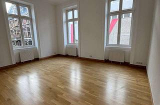 Wohnung mieten in Langgasse 12, 65183 Wiesbaden, Renovierter Altbau in Wiesbadener Innenstadt! 5-Zimmer Wohnung mit Einbauküche und WG-geeignet.