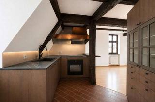 Wohnung mieten in 90402 Nürnberg, Charaktervolle DG-Wohnung mit historischem Flair im Herzen von Nürnberg - inkl. neuem Bad und Küche