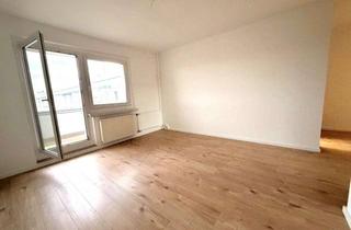 Wohnung mieten in Friesenweg 100, 08529 Chrieschwitz, ** WG geeignet ! 3 Zimmer mit Balkon und Aufzug*