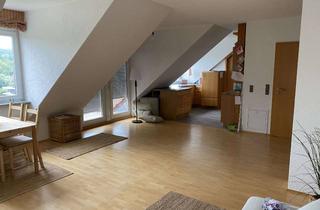 Wohnung mieten in 65817 Eppstein, Helle 92 m² Dachgeschosswohnung mit Balkon, 2 Bädern und traumhaftem Blick ins Grüne