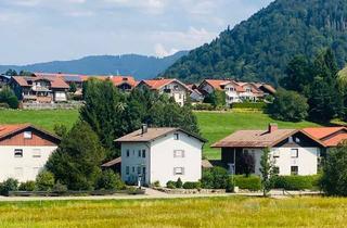 Haus kaufen in 87534 Oberstaufen, Dreifamilienhaus mit großem Grundstück 2 Garagen und Erweiterungspotenzial