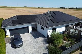 Haus kaufen in 97239 Aub, Neuwertiger Bungalow in Traumlage mit unverbaubarem Blick, 70m² Terrasse & Whirlpool