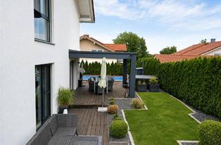 Einfamilienhaus kaufen in 94154 Neukirchen, Exklusives Einfamilienhaus mit Pool-Landschaft, PV-Anlage, Galerie & Kamin