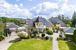Villa kaufen in 92245 Kümmersbruck, Repräsentative Villa mit Wellnessbereich und zwei Einliegerwohnungen